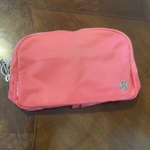 Everywhere Belt Bag 1L NWOT